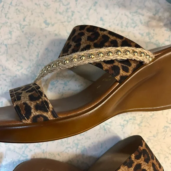 Italian Shoemakers Brown and Black Sandals for Effortless Elegance - Picture 5 of 8